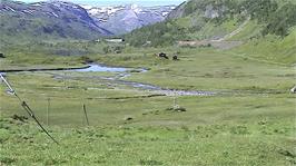 The isolate mountain valley just below Upsete station, with the Rallarvegen path heading downwards om the right.  0.4 miles from Upsete Station